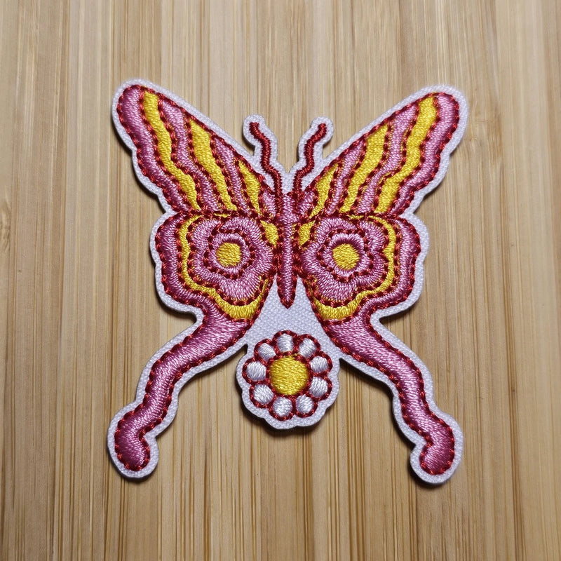PINK YELLOW WHITE DAISY FLOWER POWER BUTTERFLY __ P130 PATCH BADGE EMBROIDERY Daisies