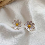 Chic Daisy Flower Stud Earrings Ð Vintage-Inspired Polychrome Jewelry for Women Daisies