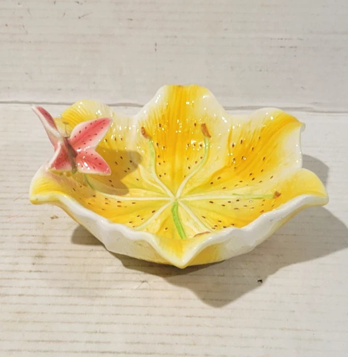 Yellow Lily Flower Floral Bowl Dish with Butterfly Porcelain 2004HH Lily