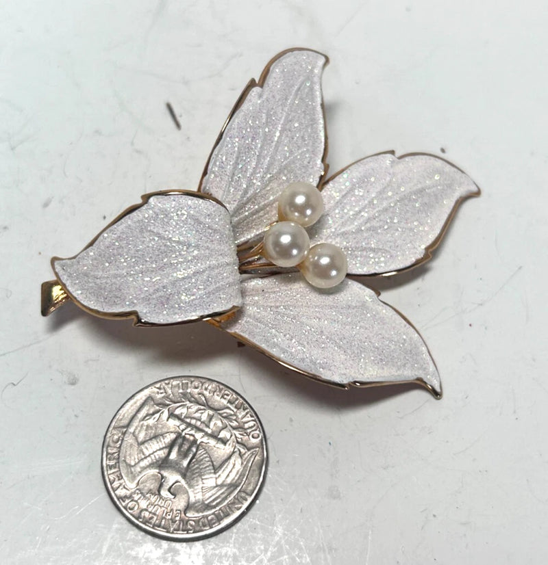 Vtg 3D Flower Sugar Glitter Lily Pearl Pin Brooch P2311 Lily