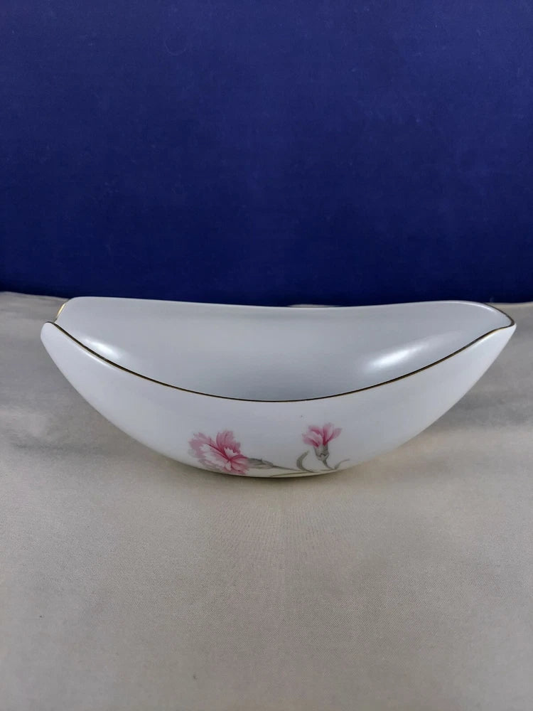 ROYAL COURT CARNATION FINE CHINA  JAPAN GRAVY BOAT NO UNDERPLATE 8" L x 3 3/4"W. Carnation