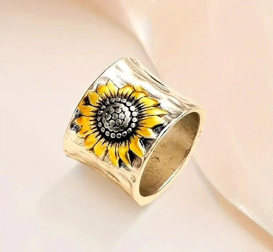 Thick silver band ring with sunflower motif