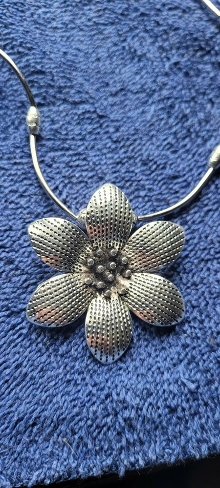 New Flower Daisy "Silver Tone" Summer Spring Pretty Collectible Decorative Nice Daisies