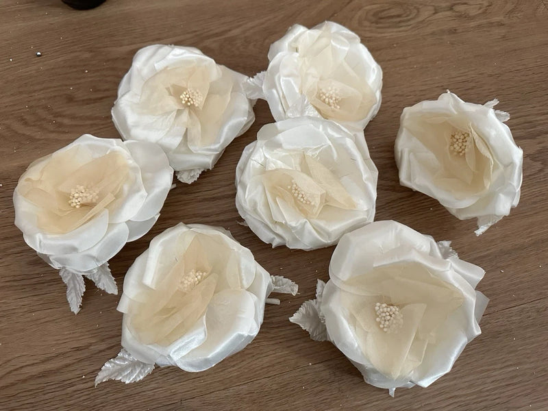 Lot Of 7 Vintage White Big Silk Flowers Rose Pin Up Wedding Trim Corsage Decor Bouquet