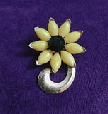 Black Eyed Susan Daisy Sunflower Rhinestone Plastic Petal Flower Brooch Pin Vtg Sunflower
