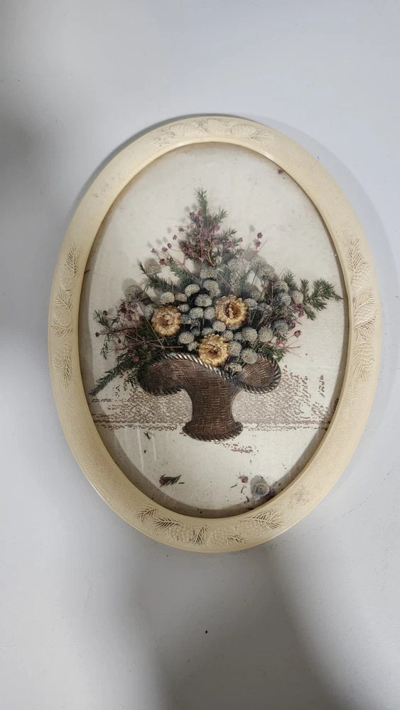 Oval 8x6 dried flower picture with convex bubble glass