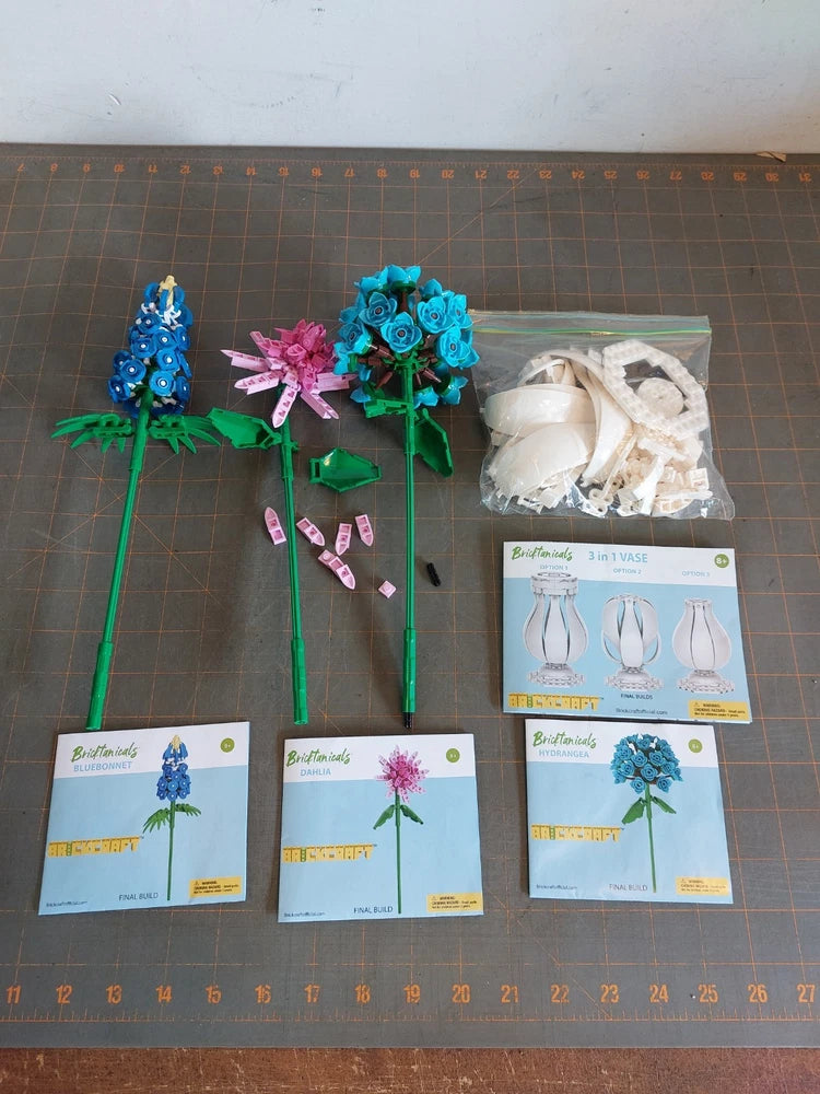Artificial hydrangea flower stems with blue, pink blooms and green leaves, boxed set