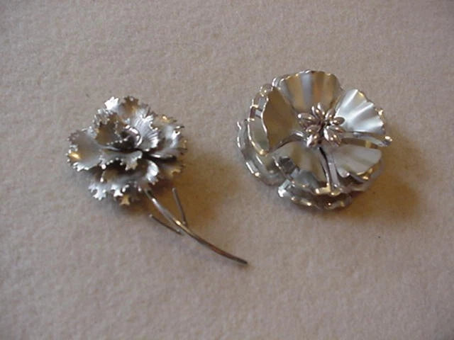 Vintage silver tone flower brooch pin set with round rhinestone petals and prong backs