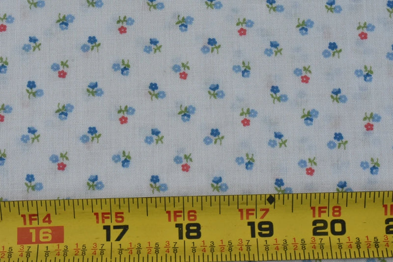 By 1/2 Yd, Vintage, Pink & Blue Calico on Off-White Poly-Cotton, B1669 Flowering Plants