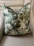 1-NWT CALLISTO HOME VELVET FLORAL DESIGN DECORATIVE PILLOW Hydrangea
