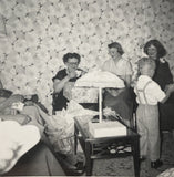 1950s Sunflower Wallpaper Woman Opening Gifts Flowers Family Decor Photo P13j17 Sunflower