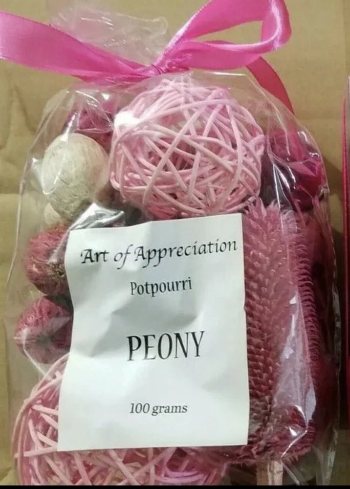 Peony potpourri bag with pink shredded potpourri and clear plastic wrap, 100g label