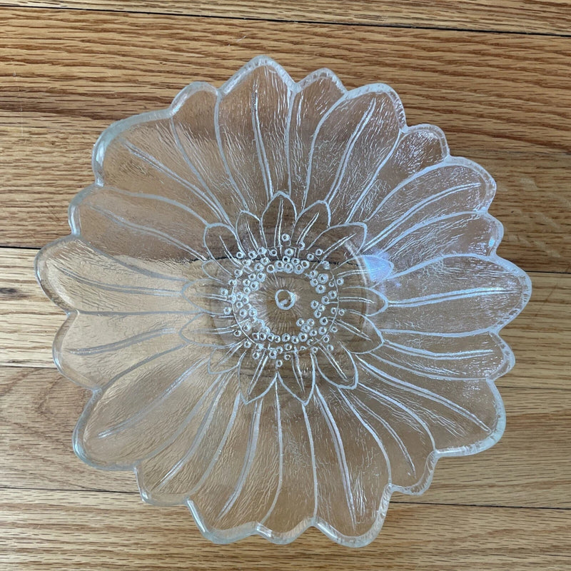 Vintage Indiana Glass Clear Lily Sun Flower Bowl 7" Across The Top Lily