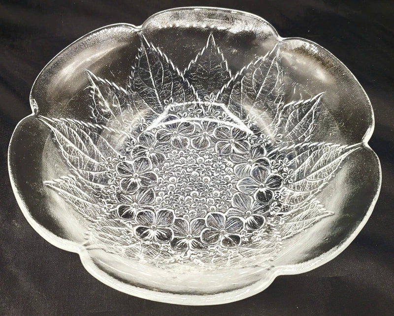 Mikasa "Hoya" Frosted Crystal Serving Bowl 7-5/8" Hydrangea Flower Patterned Hydrangea