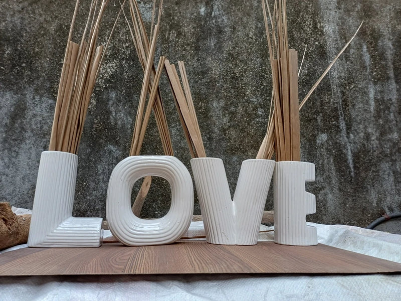 Pottery White Ceramic  Flower Vases Set of 4 pcs LOVE Shaped Pampas Grass Home D Pampas Grass