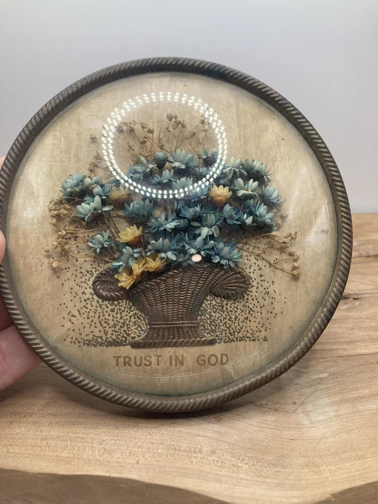 Convex glass dried flower wall art, basket with “TRUST IN GOD”