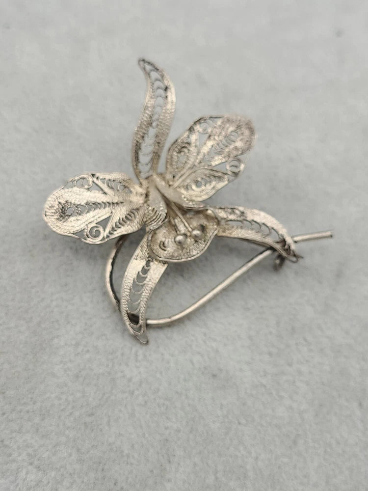 EXQUISITE SILVER LILY FLOWER FILIGREE BROOCH Lily