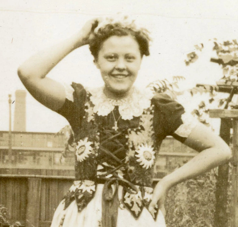 VINTAGE ARTISTIC SUNFLOWER DRESS FLOWER FASHIONISTA COUTURE FINE OLD PHOTO Sunflower