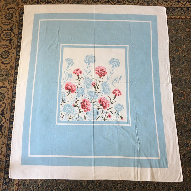 Sweet Vintage Pink Carnation Tablecloth, 44Ó X 51Ó Carnation