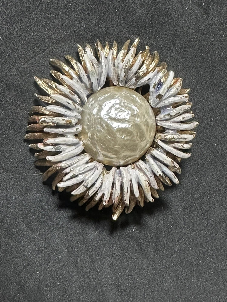 Vintage Retro Gold Tone Sunflower textured large White Faux Pearl brooch pin Sunflower