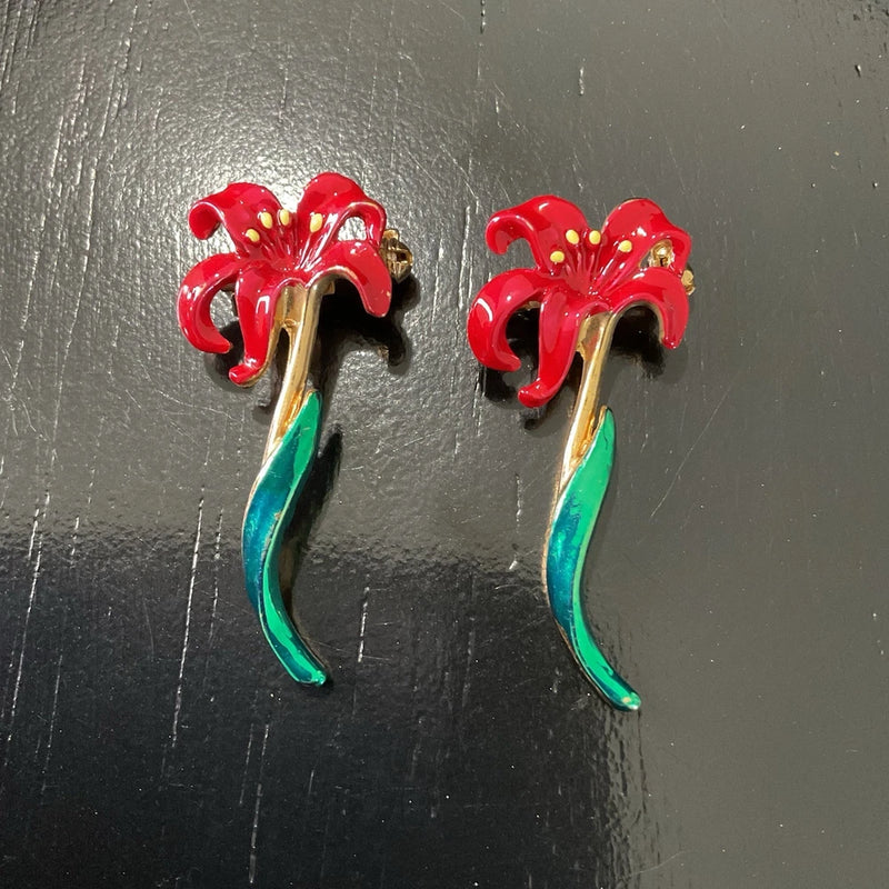 Vintage Enamel Lily Flower Brooch Pin Set Taiwan 2pc Lily