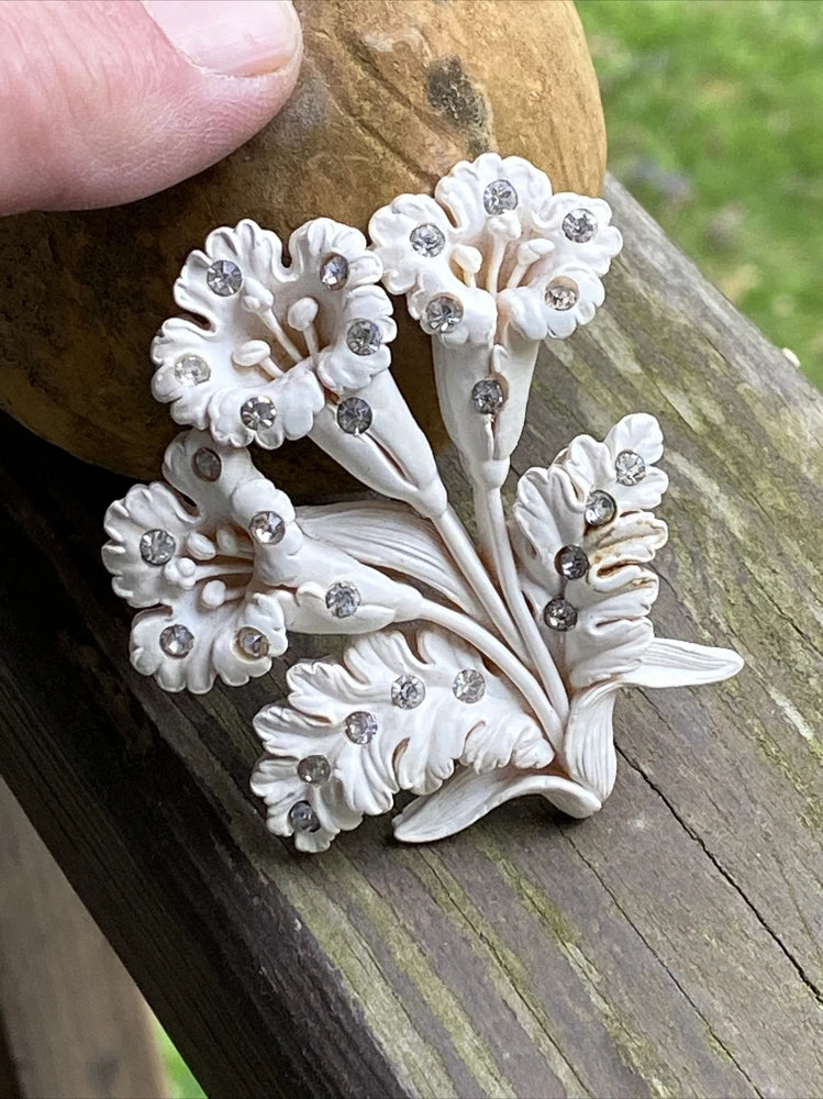 VNTG Orchid Lily Flowers White Lucite w/ Encrusted Rhinestones Lapel Pin Brooch Lily