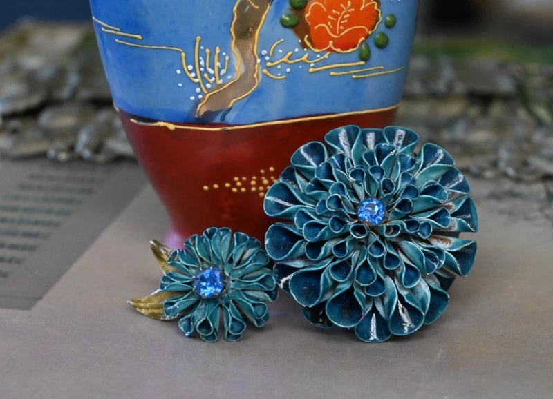 VTG Coro Enamel Metal Turquoise Carnation w/ Blue Rhinestone Brooch & Earring Carnation