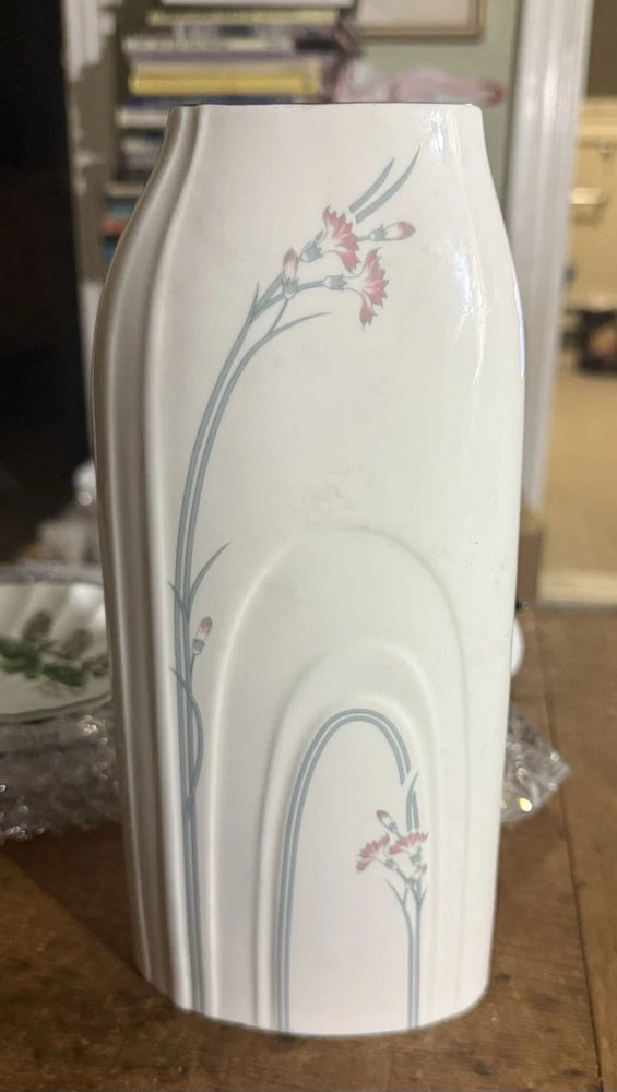 Royal Doulton 9 5/8" vase Carnation pattern EXC Carnation