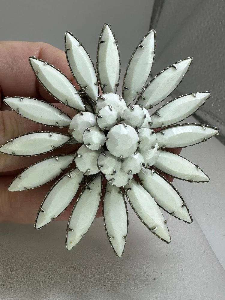 Flower Sunflower Milkstone 1930s Vintage Silver Brooch Pin M-4900 Sunflower