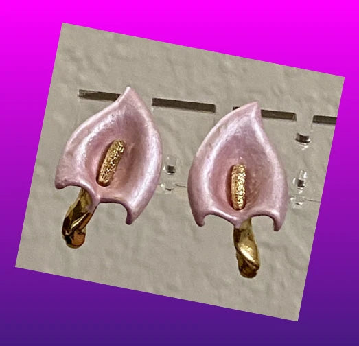 light PINK Calla Lily flower vintage gold tone stud backs pierced earrings Lily