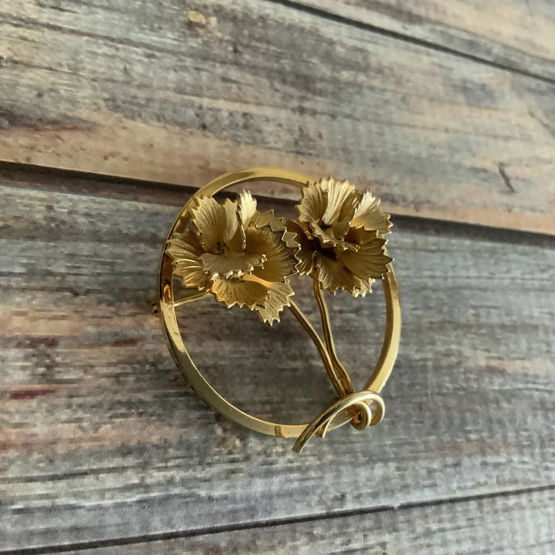 Signed 60s signed LISNER carnation flower circle brooch in gold tone metal Carnation