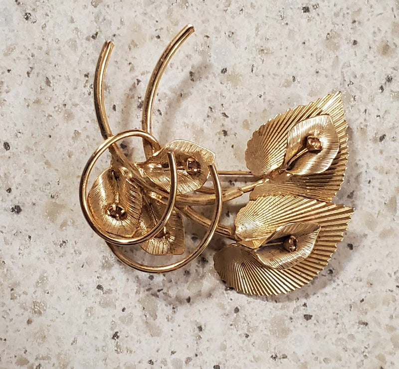 VINTAGE CALLA LILY FLOWERS BROOCH-GOLD TONE(  x) Lily
