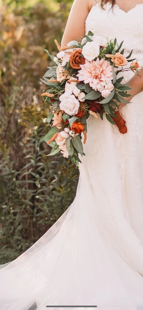 LingÕs Moment Wedding Bouquets Fall Sunset Terracota Bridal Bouquet