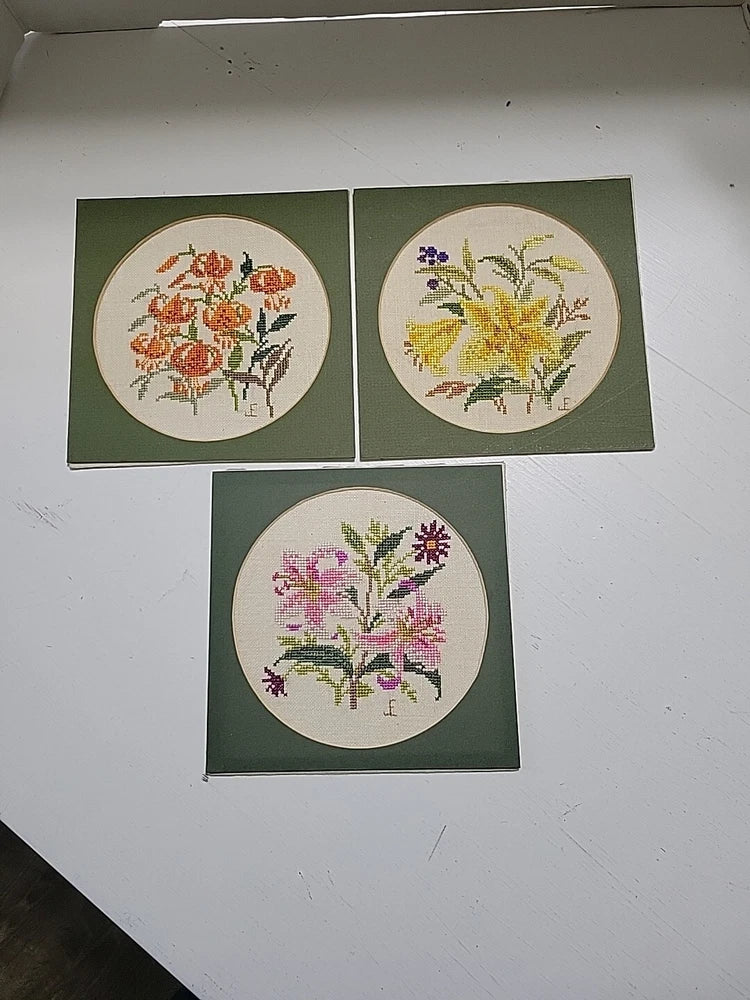 Vtg Crosstitch Flowers 3 Types Lilies Flower Orange Pink Yellow 4 Green Mat 7x7 Lily