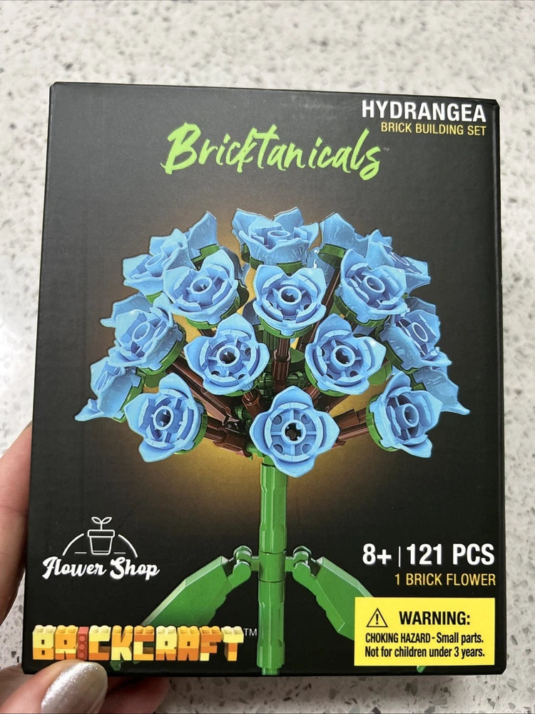Hydrangea building set box, blue flower pieces, 121 pcs, ages 8+.