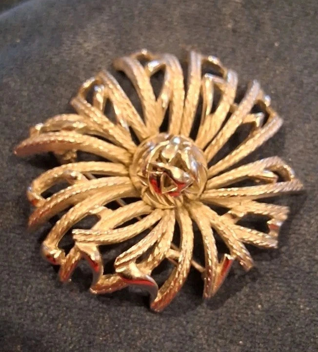 Vintage Crown Trifari Sunflower Sunburst Brooch Brushed Texturized Gold Tone Sunflower