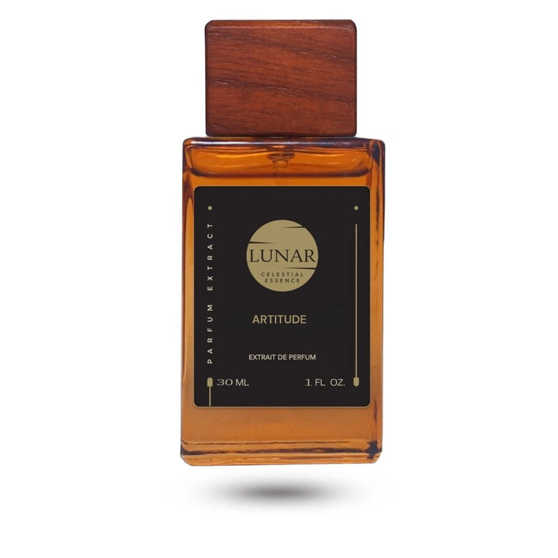 Men's eau de parfum bottle with amber glass and wooden cap, 30 mL