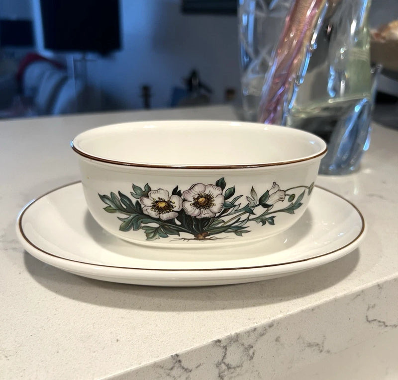 Villeroy & Boch Botanica Gravy Boat Attached Underplate  Ranunculus Super CLEAN! Ranunculus