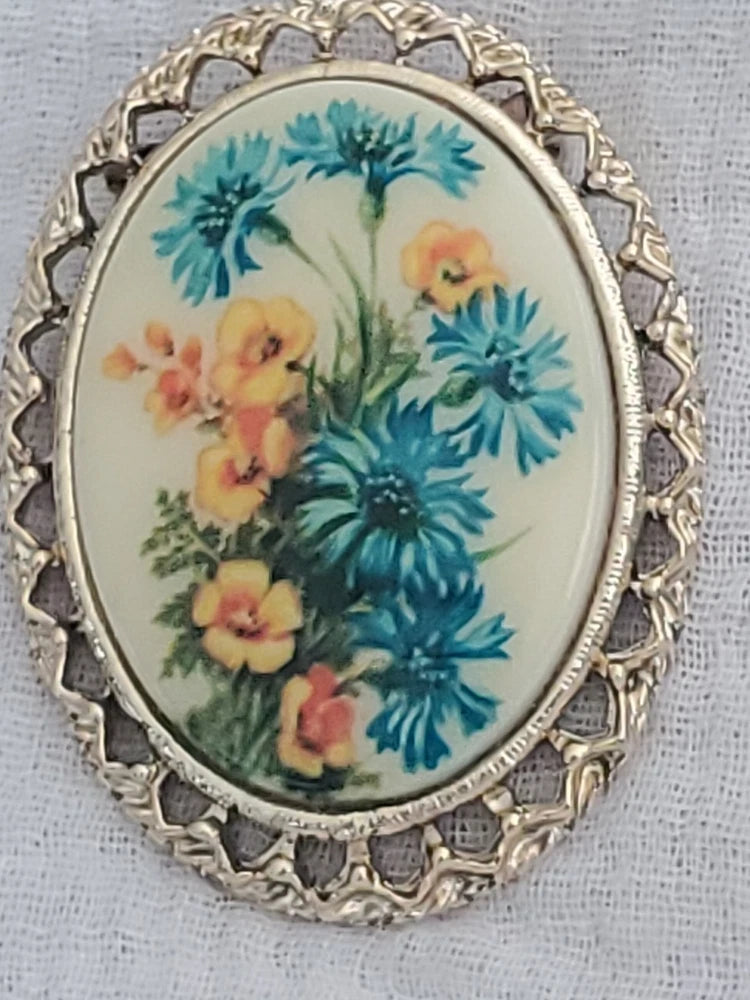 Vintage Porcelain Cameo Brooch Flower Carnations ~ A7 Carnation