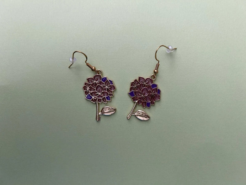 pink/purple & gold tone hydrangea flower drop earrings on gold tone wires new! Hydrangea