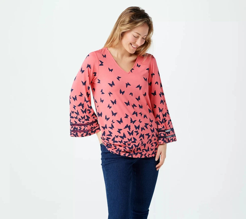 Coral butterfly-print knit top with V-neck and three-quarter sleeves