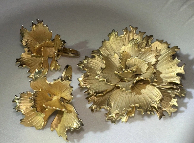 Vintage Lisner Gold Tone Carnation Set Brooch And Clip On Earrings Flowers Flora Carnation