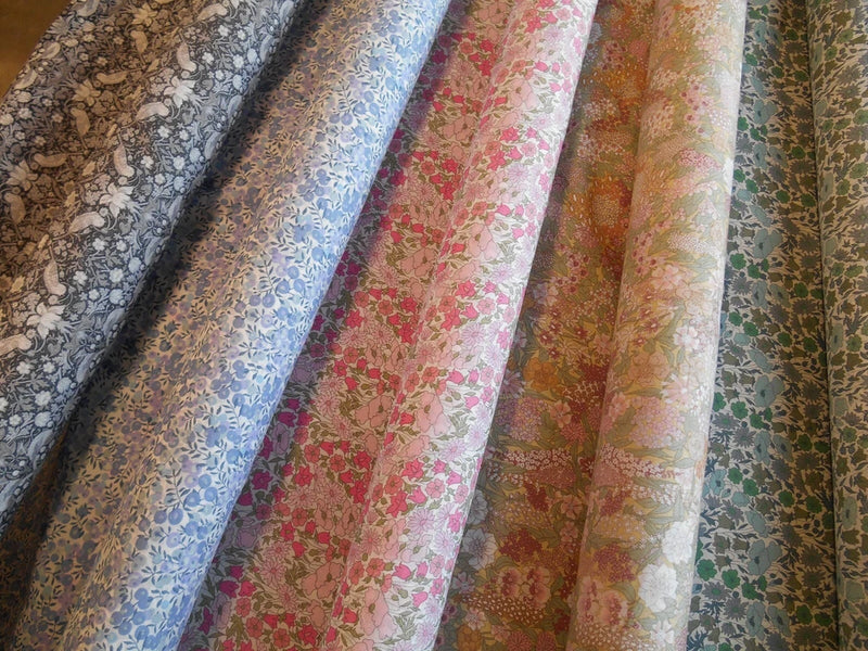 LIBERTY TANA LAWN FABRIC - 100% COTTON - CLASSIC METALLIC - BUY UNIT 20x136cm - Flowering Plants