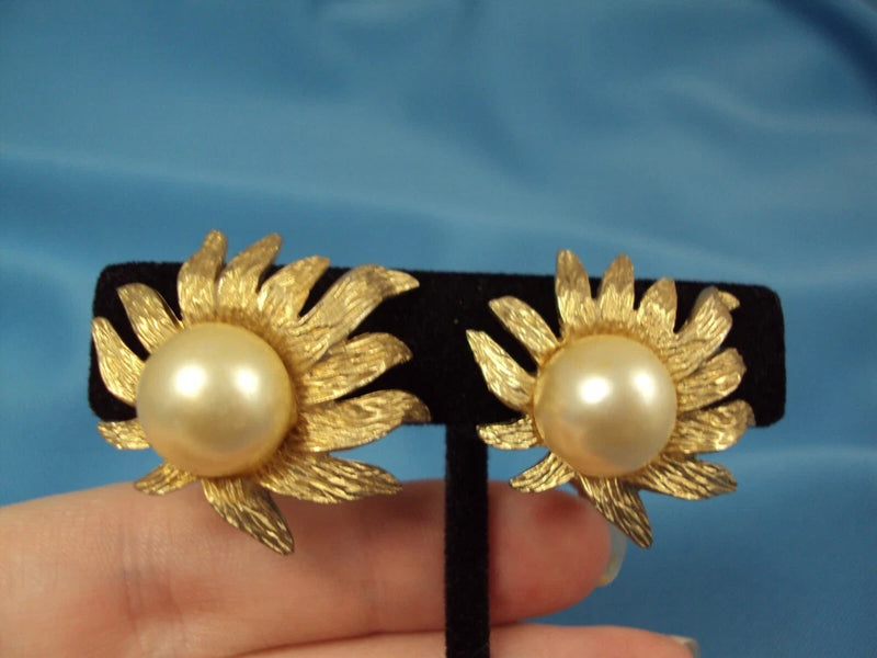 textured Sunflower flower sun white faux pearl tone clip on earrings Judy Lee Sunflower