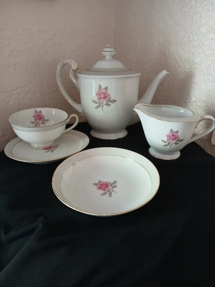 Rose Dinning Set For 8, Royal M Japan 54 Pc. Carnation