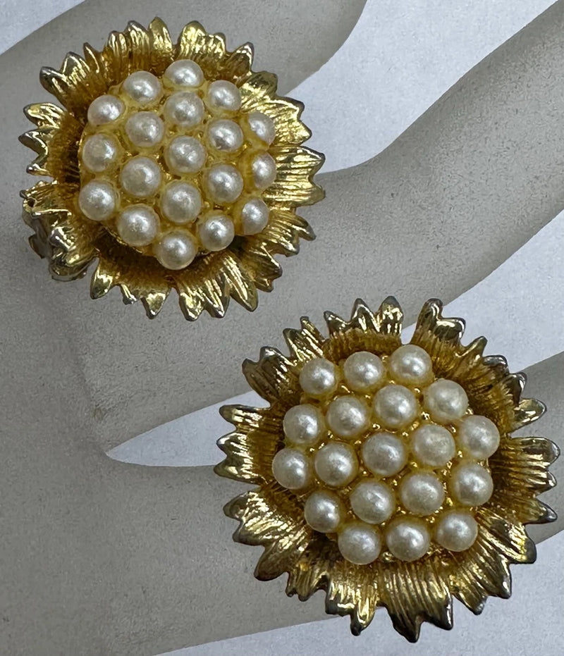 VINTAGE ESTATE GOLD TONE FAUX PEARL CLUSTER SUNFLOWER FLOWER EARRINGS Sunflower