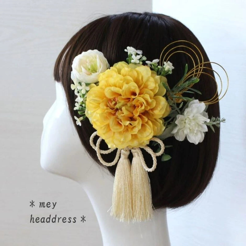 Hair clip with yellow dahlias, ranunculus and small flowers/tassels Ranunculus