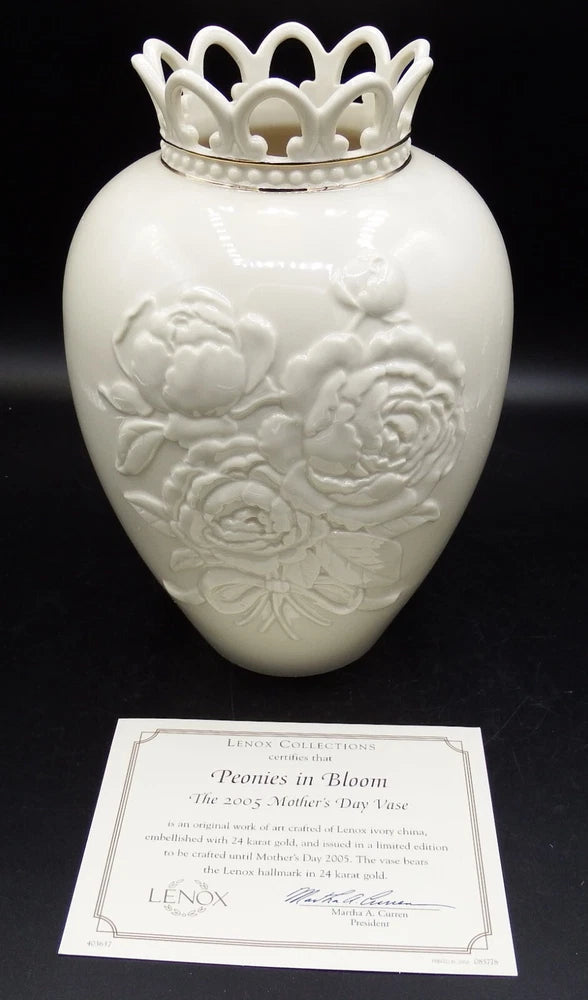 Lenox Peonies in Bloom 2005 Vase NEW in box w/COA!! Peony