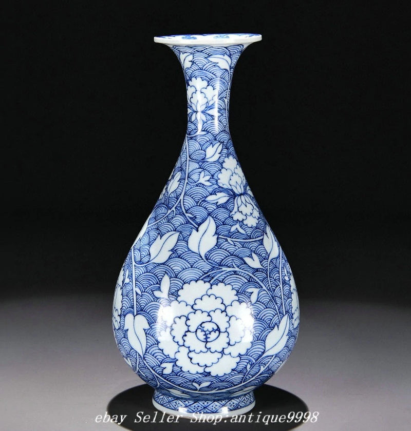 Blue-and-white porcelain peony bottle vase, narrow neck and flared rim.