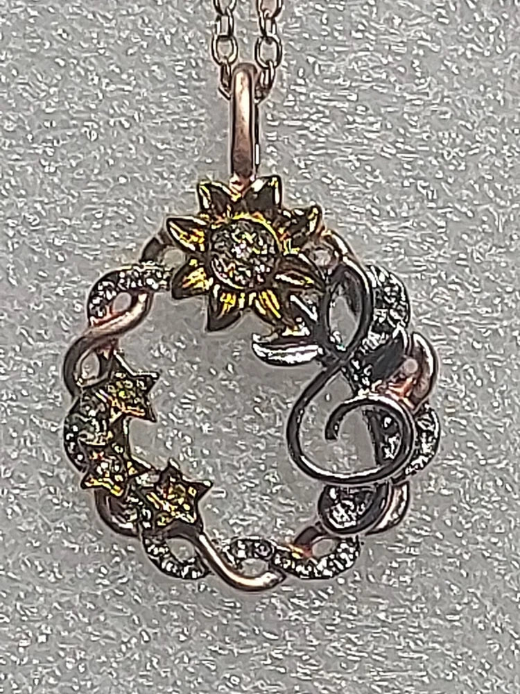 Three-tone alloy sunflower and star wreath pendant necklace